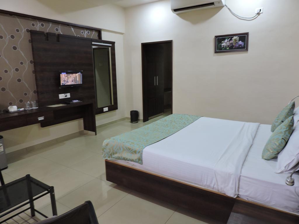 Hotel Sangam Regency Ratnāgiri Стая снимка
